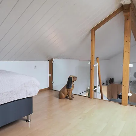 Wohnen Ueberm Atelier Lägenhet *