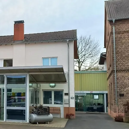 Wohnen Ueberm Atelier *